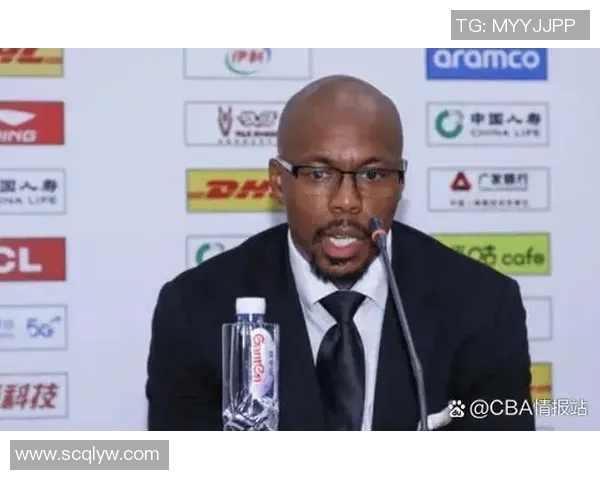 球迷炸锅:米切尔这一行为引热议! 球迷炸锅:米切尔这一行为引热议!