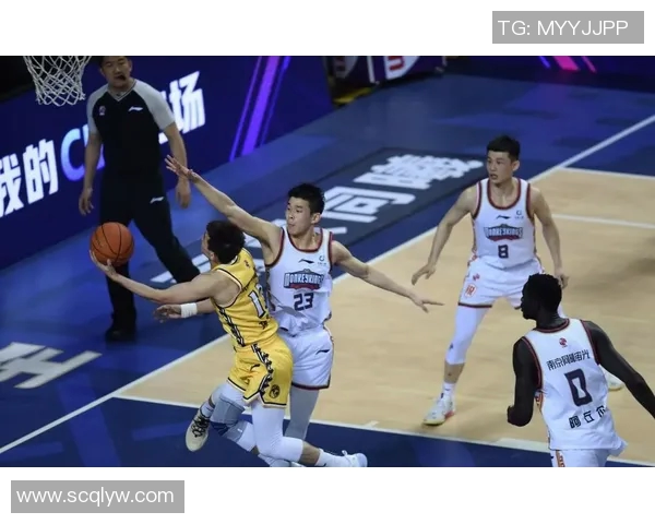 CBA赛场掀起青春风暴新秀球员接连爆发展现惊艳实力引发广泛关注 CBA赛场掀起青春风暴新秀球员接连爆发展现惊艳实力引发广泛关注